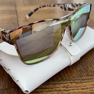 Stylish Tortoiseshell Sunglasses